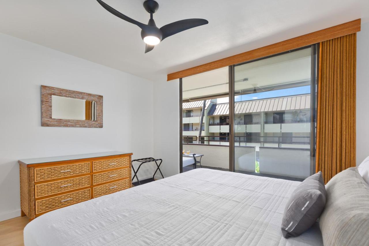 Family Getaway - Lava Room At Magic Sands Beach ไคลัวโคนา ภายนอก รูปภาพ